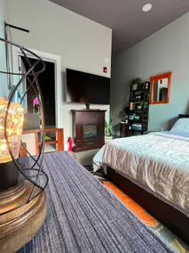 Orange & Groovy, Ricport Studio 3, Stylish Aprtmnt - Image 2