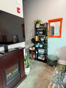 Orange & Groovy, Ricport Studio 3, Stylish Aprtmnt - Image 3