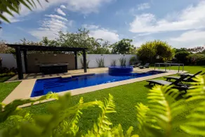 Luxury house with pool/Jacuzzi, pickleball court - Image 3