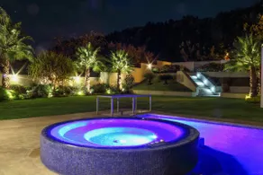 Luxury house with pool/Jacuzzi, pickleball court - Image 2