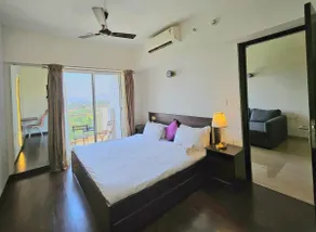 Riverfront Golf View Serene Abode - Image 4