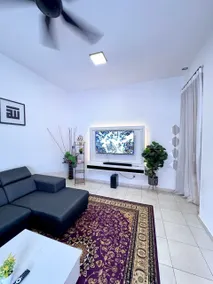 Fallem's Homestay Melaka I 4 ROOMS I FULLY AIRCOND I 9 PAX I FREE WIFI I NETFLIX I INTEX POOL - Image 5