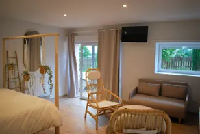 Charming Accommodation - Tastefully Renovated - Swimming Pool - Image 4