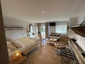 Charming Accommodation - Tastefully Renovated - Swimming Pool - Image 3