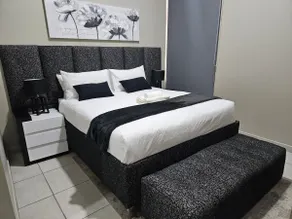 Modern spacious 1BR apartment at The Bolton Rosebank - Image 4
