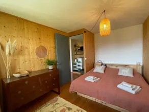 Cozy & private home, amazing views, free parking - Image 2