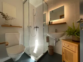 Cozy & private home, amazing views, free parking - Image 3