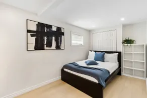 Laval Comfort ° King Bed ° Parking ° Sleeps 6 - Image 5