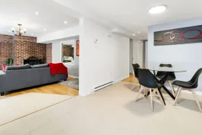 Laval Comfort ° King Bed ° Parking ° Sleeps 5 - Image 5