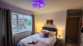 Elegant 4 bedroom 4 beds House Private Parking - Image 3