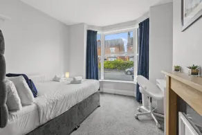 5-Bed Family & Group Stay Near Cricket Ground - Image 2
