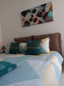 Modern Hennessy Apartment - Image 4