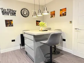 Refurbished extremely Spacious 2 bedroom Apartment - Image 4