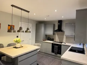 Refurbished extremely Spacious 2 bedroom Apartment - Image 3