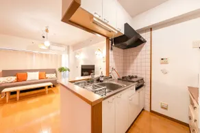 5-minute walk from Kagoshima Chuo Station / Relaxing room with a bohemian style / Spacious 40 m² / Up to 6 people - Image 3