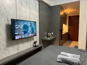 City Sea View Stunning Apartment - Image 2