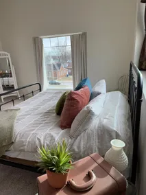 Simple + Cozy Hometown Stay - Image 4
