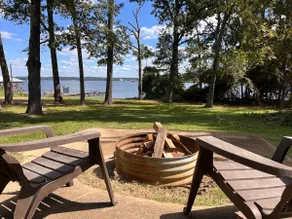 Big Eddy Bay Waterfront Cabin on Lake Palestine - Image 3