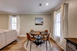 Spacious Updated Ranch W Fireplace And Firepit - Image 4