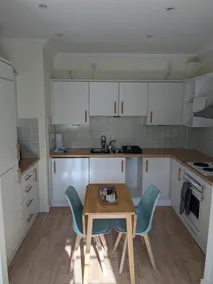 Lovely 2-bed flat with parking - Image 5