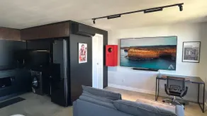 Cine loft com TV 85', som e AC - Image 4