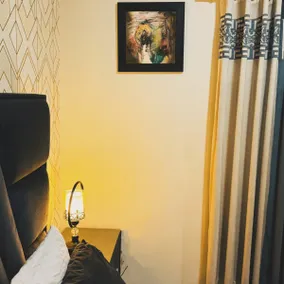 Modern Studio Near Grand Mosque/ free parking LHR - Image 4