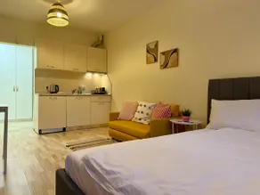 Cosher | Chic Studio in Top Location - Image 2