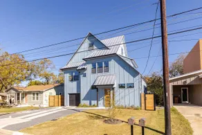 Modern Haven: Central Brand New Home w Heated Pool - Image 4