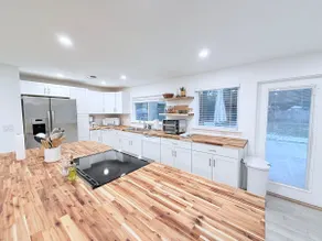 Entire Home in Pcola - Mins to beaches + Downtown - Image 5