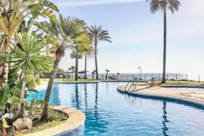 Encantador apartamento con terraza y vistas a la piscina - Image 3
