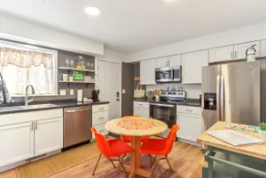 The Hawkeye Hideaway | 2 BR - Image 4