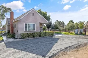 Country/Large Parking/Large Yard/1King Suite - Image 2