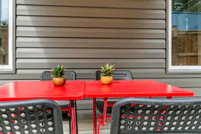 Luxury 2BR home with high ceilings and BBQ w/patio - Image 4
