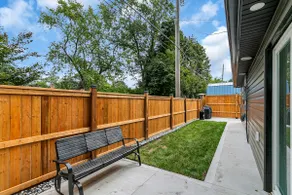 Luxury 2BR home with high ceilings and BBQ w/patio - Image 3