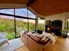 Nestled in Nature 3 Bedroom- Spa Pool & Sauna & Pilates Studio - Image 3