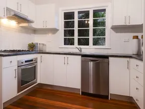 Cute pet friendly stay. 23 mins train to Suncorp. - Image 2