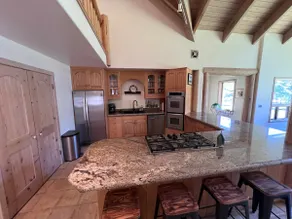Luxurious Log Home Retreat - Image 5