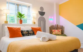 Cosy Stansted Flat | Central, Wi-Fi, Desk | Slps 5 - Image 2