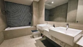 The OOAK 1BR Suite w/ Balcony, B-tub & Netflix - Image 5