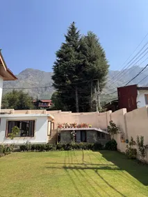 Tranquil Homestay near Dal Lake (The Gilded Stay) - Image 3