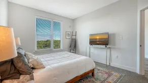 Downtown Hideaway: Modern Bliss - Image 4