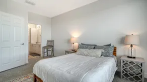 Downtown Hideaway: Modern Bliss - Image 3
