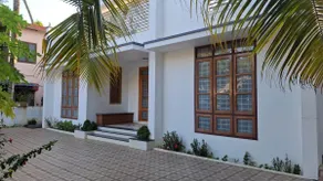 Moon Villa - Image 2