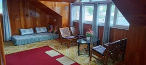 wooden studio apartment - Image 4