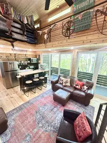 NEW CABIN ~HOT TUB IN THEATER~1 QUIET ACRE ~HIKING ~FIRE PIT ~KING SUITES - Image 4