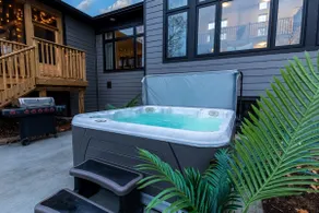 Northern Lights Muskoka w/ Hot Tub & Pool Table - Image 2