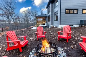 Northern Lights Muskoka w/ Hot Tub & Pool Table - Image 4