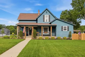 Hidden Gem | Fenced Yard | Walk Downtown - Image 2