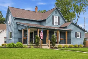 Hidden Gem | Fenced Yard | Walk Downtown - Image 2