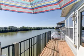 Lakehouse with Hot tub and Decks - Image 5